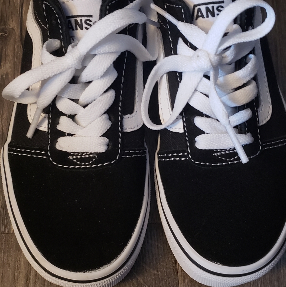 Boys sneakers